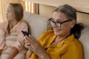 Nola RE.DOCTOR Vitals-ek teleosasuna iraultzen ari den: Bizi-zeinuen urruneko monitorizazioa erraztu da 6 Zure osasunaren ardura hartzea: Gaixotasun kronikoetarako telefono adimendunen bidezko bizi-zeinuen monitorizazioaren gorakada