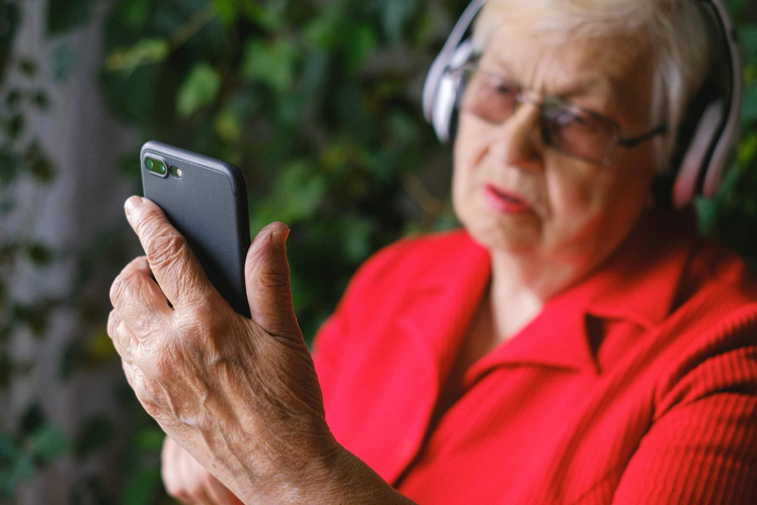 Smartphone kameren erabilera bizi-zeinuak eta odoleko glukosa datuak ateratzeko irudi optiko transdermalaren (TOI) bidez